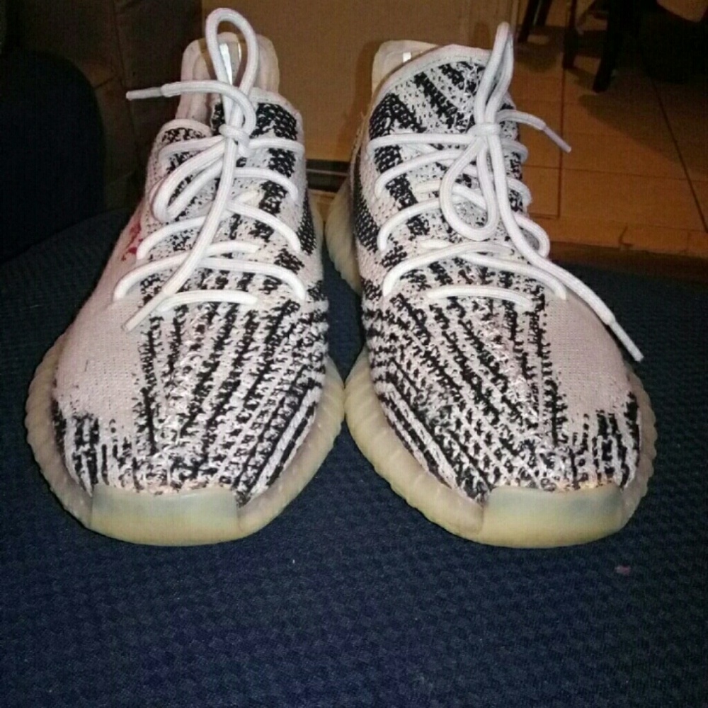 YEEZY 350 V2 ZEBRA SIZE 10 100% AUTHENTIC